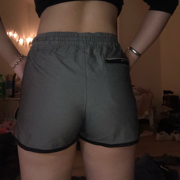 Lululemon grey shorts - Picture 4 of 5